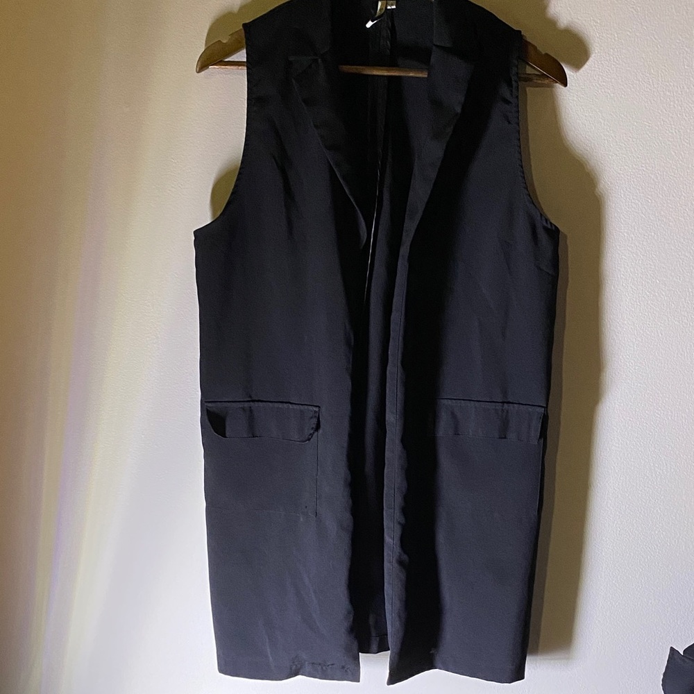 Women's Black Light Vest with Pockets